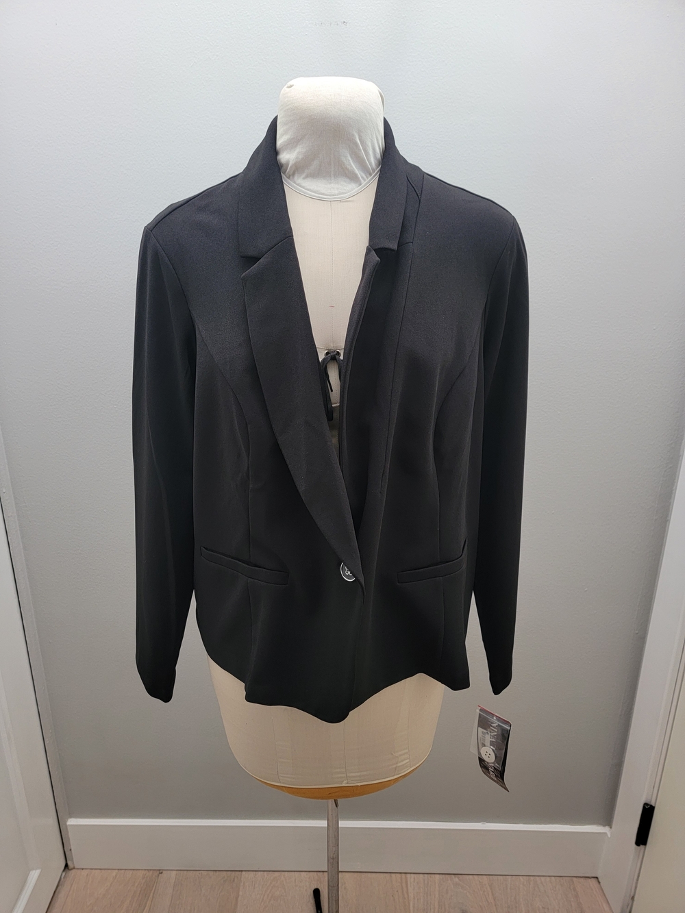 NINA LEONARD Tailored Black Single-Button Blazer